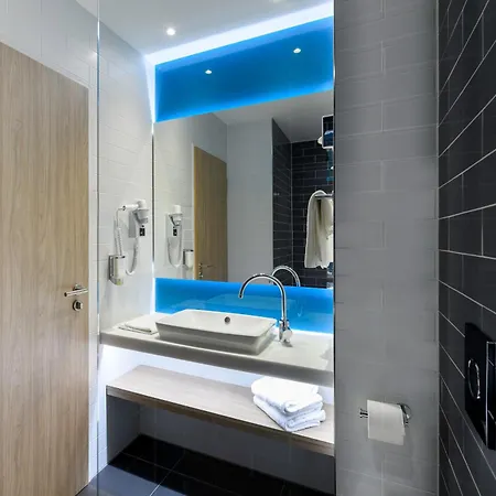 Express - By Ihg Готель